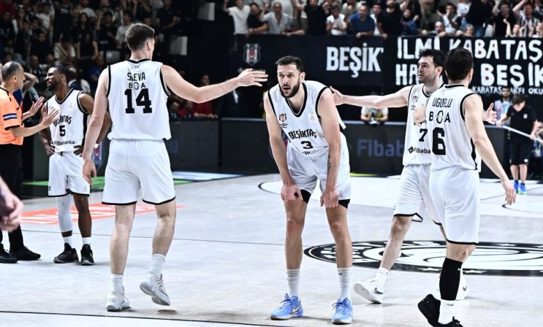 Beşiktaş Fibabanka! Seriyi eşitledi 1 Basketbol Süper Ligi'nde Beşiktaş Fibabanka play-off yarı finalinde Anadolu Efes deplasmanında 75-64 kazanarak seriyi 2-2'ye getirdi