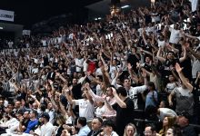 Basketbol Süper Ligi yarı final ikinci maçında Beşiktaş Fibabanka, Anadolu Efes'i 97-70 yenerek seride durumu 1-1'e getirdi