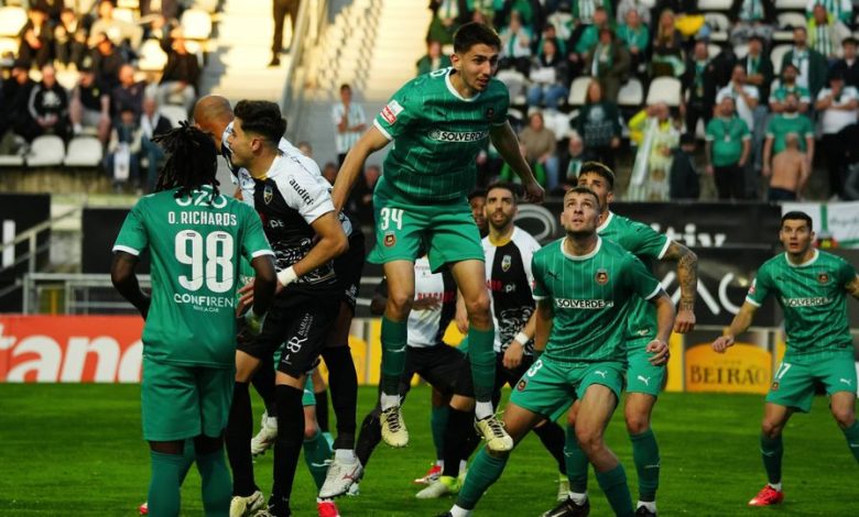 Demir Ege'ye son talip: Celtic 1 Rio Ave'nin 5 milyon Euro satın alma opsiyonunun salı günü dolacağı Beşiktaşlı Demir Ege Tıknaz için son teklif yapan İskoçya'nın Celtic kulübü oldu