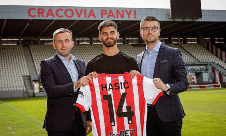 Beşiktaş bedavaya vermişti: Ajdin Hasic 1 Beşiktaş'ın geçen sezon bedelsiz verdiği Ajdin Hasic, Cracovia'dan 1.5 milyon Euro'ya Legia Varşova'ya gidiyor