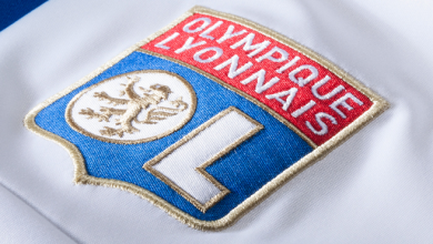 Fransa Ligi'nin köklü takımlarından Olympique Lyon, 500 milyon Euro borcu nedeniyle küme düşürüldü. Bu rakam Fenerbahçe, Galatasaray ve Beşiktaş'ın borçlarına oldukça yakın