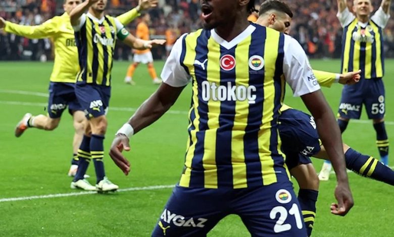 Beşiktaş'ta sağa da Osayi Samuel geldi 1 Sol beke Benfica'dan David Jurasek'i alan Beşiktaş sağ bek için de Fenerbahçe ile sözleşmesi sona eren Osayi Samuel ile anlaşmaya vardı