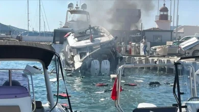 Bayram tatili öncesi Bodrum'da yakıt ikmali sırasında patlayan ve 3 kişinin yaralanmasına neden olan 15 metrelik lüks yatın sahibi belli oldu. Tekne, Bahçeşehir Koleji ve Uğur Okulları'nın sahibi Hüseyin Yücel’e ait.