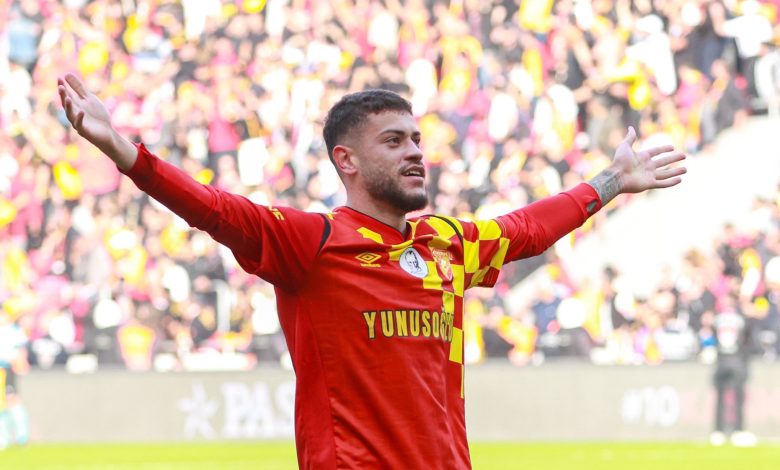 Geçen sezon Göztepe'de 27 gole katkı veren ve Beşiktaş'ın da listesinde yer alan Romulo, 20 milyon Euro'ya aşan bir rakamla Al Wasl'a gitmek üzere