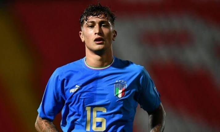 Salvatore Esposito, Beşiktaş'a yakın 1 İtalyan gazetesi La Nazione'ye göre Beşiktaş, Serie B takımı Spezia'dan orta saha Salvatore Esposito'yu 5 milyon Euro'ya transfer edecek