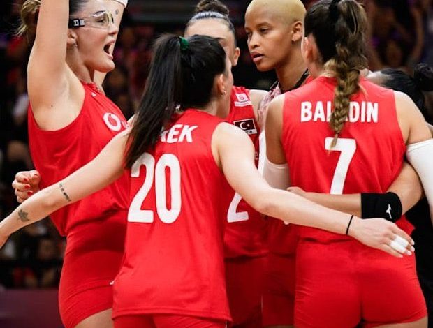 Filenin Sultanları kâbusu yaşattı 1 Filenin Sultanları, 2025 Voleybol Milletler Ligi'nin ikinci haftasında İstanbul'daki ilk maçında Dominik Cumhuriyeti'ni 3-0 yendi