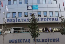Beşiktaş Belediyesinde çalışan bazı işçiler, maaşlarını zamanında ve eksiksiz alamadıkları gerekçesiyle iş bırakma eylemi yaptı.