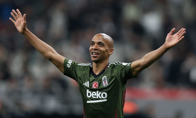 Beşiktaş'ın Wolfsberger'e 3-2 kaybettiği hazırlık maçında siyah-beyazlı taraftarlara sus işareti yapan Joao Mario eleştiri yağmuruna tutuldu