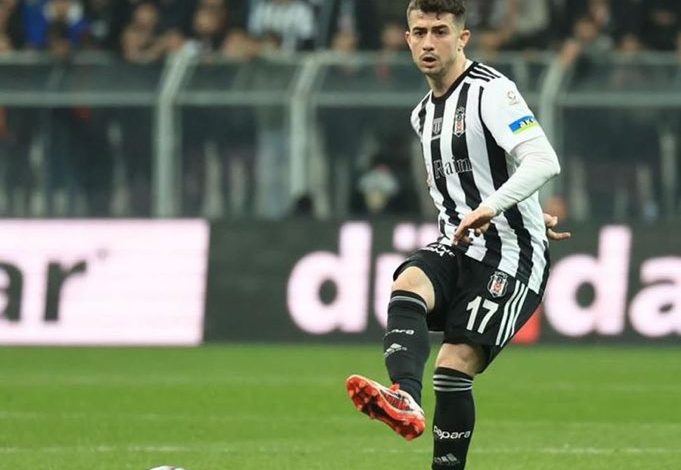 Beşiktaş, 2022 yılında 1.4 milyon Euro'ya Sivasspor'dan transfer ettiği Kerem Atakan Kesgin'i sözleşmesini feshedip eski takımına bedavaya verdi