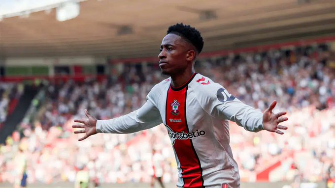 Kyle Walker-Peters yine rötar yaptı 1 Beşiktaş'ın sağ bek için anlaştığı ve pazartesi İstanbul'da olacağı açıklanan Kyle Walker-Peters’ın gelişi bir kez daha ertelendi