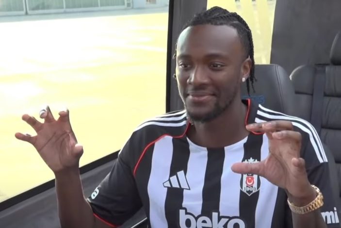 Beşiktaş'ın Roma'dan transferi Tammy Abraham, İstanbul'a geldi ve ilk mesajı "Her şeyimi vereceğim" oldu
