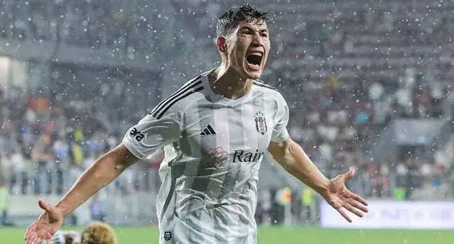 Beşiktaş'a Ahmet Nur Çebi'nin hediyesi (!) olan Bakhtiyor Zaynutdinov'u 2.5 milyon Euro'ya Dinamo Moskova'ya verdi