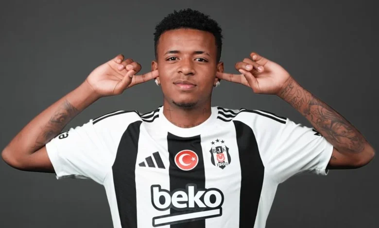 Keny Arroyo tam sorun oldu! 1 Keny Arroyo, sosyal medyadan Cruzeiro'nun teklifini kabul etmeyen Beşiktaş'ı hedef alan paylaşımlar yapmayı sürdürüyor