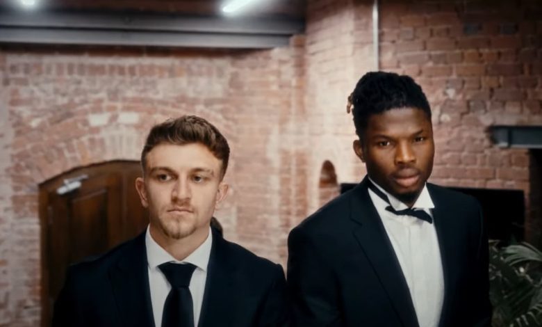 Beşiktaş'ta o zarfta kim var? 1 Beşiktaş, Rıdvan Yılmaz ve El Bilal Toure transferlerini yine videoyla tanıttı. Tanıtımda mühürlü zarftaki ismin ise kim olduğu merak konusu!