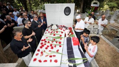 Beşiktaş Onursal Başkanı merhum Süleyman Seba, vefatının 11. yıl dönümünde Feriköy Mezarlığı’ndaki kabri başında anıldı