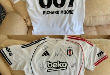İngiltere Gizli İstihbarat Teşkilatı (MI6) Başkanı Richard Moore'a, Türkiye ziyaretinde '007' numaralı Beşiktaş forması hediye edildi