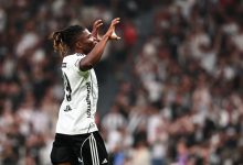 Beşiktaş, 1-0 geriye düştüğü Başakşehir'i El Bilal Toure ve Cengiz Ünder'in golleriyle 2-1 yenerek nefes aldı