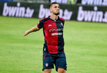 İtalya Kupası'nda Cagliari'nin Frosinone'yi 4-1 yendiği karşılaşmada 11'de başlayan Semih Kılıçsoy, varlık gösteremeyince ilk yarı sonunda oyundan alındı