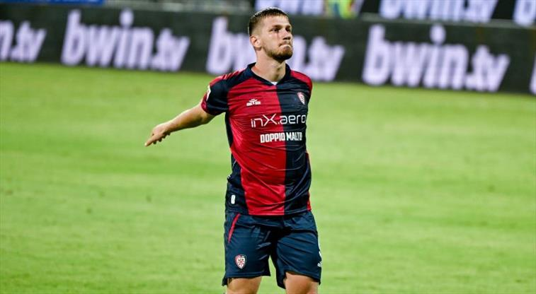 İtalya Kupası'nda Cagliari'nin Frosinone'yi 4-1 yendiği karşılaşmada 11'de başlayan Semih Kılıçsoy, varlık gösteremeyince ilk yarı sonunda oyundan alındı
