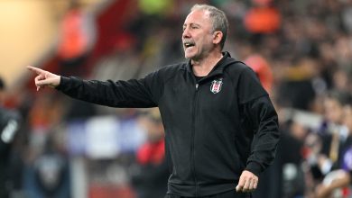 Beşiktaş Teknik Direktörü Sergen Yalçın, 4 Ekim'deki Galatasaray derbisiyle ilgili olarak, "Hazırlanacağız hocam, derbi mücadelesi, belli olmaz" dedi
