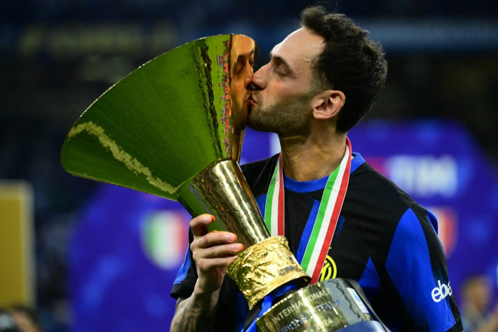 Hakan Çalhanoğlu Kimdir