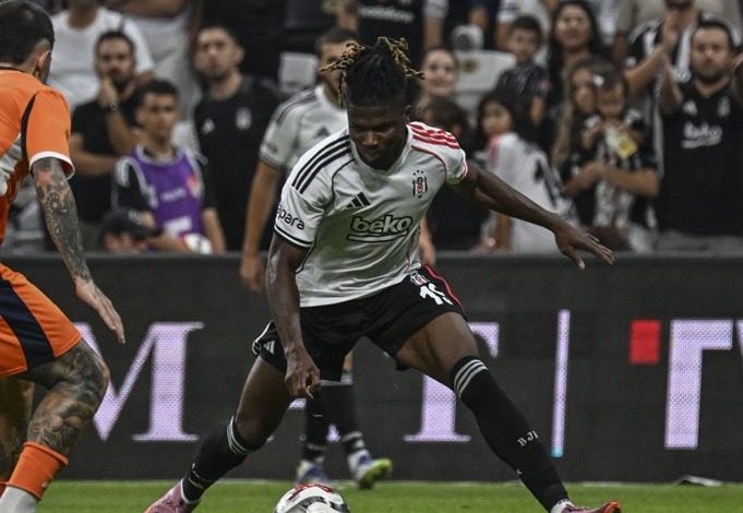 El Bilal Toure'de korkulan oldu 1 Beşiktaşlı El Bilal Toure, sakatlığı nedeniyle 2-3 hafta sahalardan uzak kalacak. Futbolcunun, Fenerbahçe derbisinde oynaması zor!