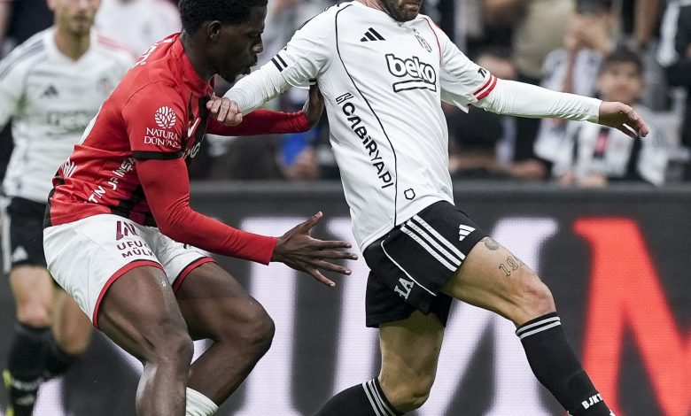Beşiktaş’ta Rafa Silva şoku 1 Beşiktaş’ın tecrübeli futbolcusu Rafa Silva’nın sakatlığı nedeniyle sahalardan 7-10 gün arası uzak kalması bekleniyor