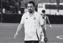 Hikmet Çapanoğlu hayatını kaybetti 4 Beşiktaş U-17 Akademi Takımı Teknik Sorumlusu ve kulübün eski futbolcularından Hikmet Çapanoğlu, geçirdiği kalp krizi sonucu yaşamını yitirdi.