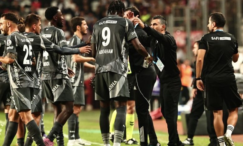 Murat Kaytaz: Artık kırılmıyoruz 1 Beşiktaş’ta yardımcı antrenör Murat Kaytaz, Antalyaspor maçı sonrası Sergen Yalçın’ın yerine basın toplantısında konuştu