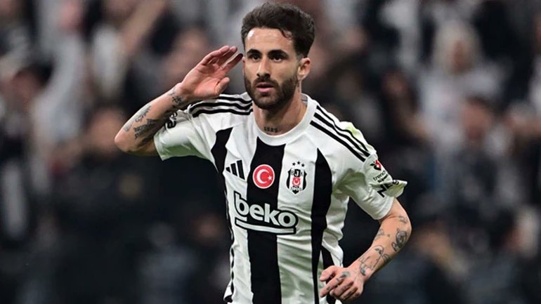 Vitor Pinto: Rafa Silva’yı Beşiktaş yıpratıyor 1 Record yayın yönetmeni Vitor Pinto, “Beşiktaş'ın şu anda izlediği strateji; Rafa Silva’yı yıpratma, oyuncuyu tüketme stratejisi” dedi
