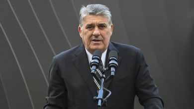 Serdal Adalı geri adım attı! 5 Beşiktaş Başkanı Serdal Adalı "Bizim de hatalarımız oldu. Heyecana kapıldım, şampiyonluk kelimesini çok erken kullandım" dedi