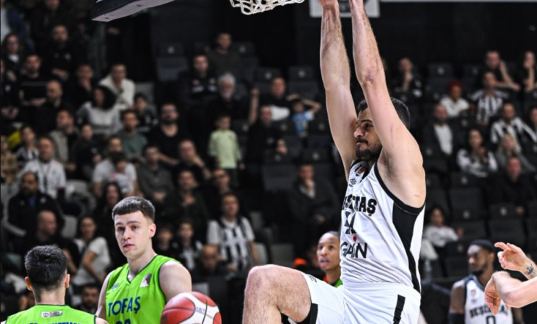 Beşiktaş Gain, 12’den vurdu 1 Türkiye Sigorta Basketbol Süper Ligi’nde Beşiktaş Gain, konuk ettiği Tofaş’ı yenerek 12 haftada 12. galibiyetini aldı