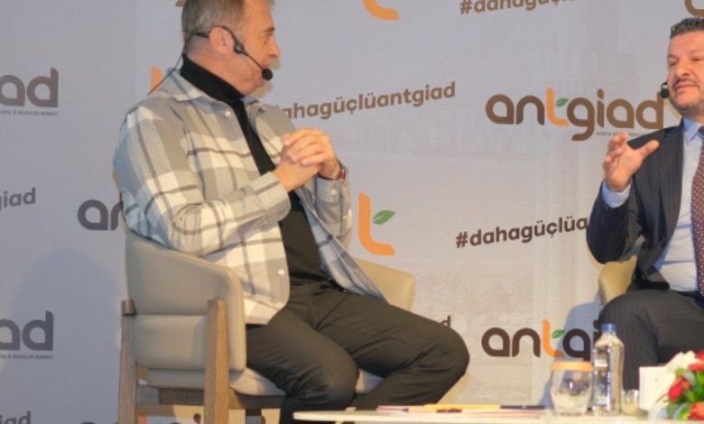 Fikret Orman: İhanetçiler hem bana hem Beşiktaş'a zarar verdi 1 Beşiktaş'ın eski başkanı Fikret Orman, katıldığı panelde Ahmet Nur Çebi'yi hedef aldı