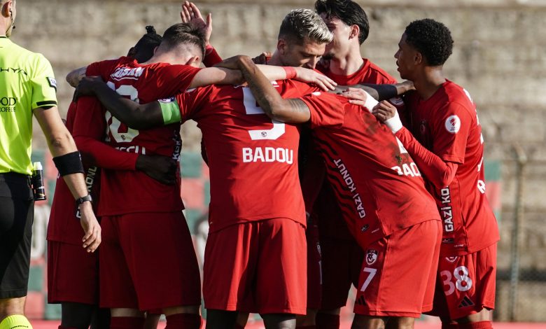 Süper Lig'de pazartesi Beşiktaş'ı ağırlayacak Gaziantep FK, Ziraat Türkiye Kupası 4. eleme turunda Yalova FK'yi 2-0 yenerek grup aşamasına kaldı.