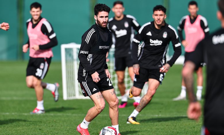 Beşiktaş’ta krize neden olan Rafa Silva dünün ardından bugünkü antrenmana da çıkarak, “Geri döndüm” mesajı verdi