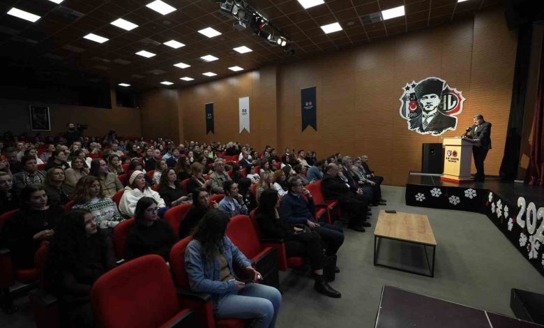 Beşiktaş Kulübü Başkanı Serdal Adalı, BJK-Kabataş Vakfı Okulları Çamlıca Kampüsü’nde düzenlenen yeni yıl töreninde öğrenci, öğretmen ve idarecilerle bir araya geldi.