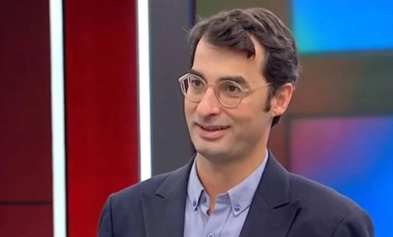 Gazeteci Barış Terkoğlu, Habertürk’e yapılan uyuşturucu operasyonundaki ilişkiler ağında “Bir büyük kulübün başkanı ve bir başka büyük kulübün eski başkanı da var” dedi