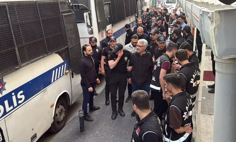 Aziz İhsan Aktaş ve Mustafa Mutlu 'etkin pişmanlık'tan tahliye edildi 1 Suç örgütü lideri olduğu iddiasıyla tutuklanan Aziz İhsan Aktaş ve Beşiktaş Belediyesi İhale Danışmanı Mustafa Mutlu, ‘etkin pişmanlık'tan tahliye edildi.