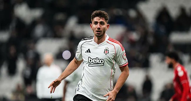 Kayserispor maçının kadrosuna hasta olduğu için alınmayan Demir Ege Tıknaz bir anda iyileşip Braga'ya imzaya gitti