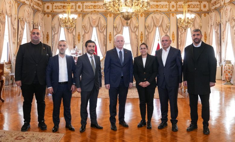 Dikilitaş Projesi'nde flaş gelişme! 1 İstanbul Valisi Davut Gül, Dikilitaş Projesi ile ilgili usulsüz askı süresi ve imar değişiklikleri konusunda Beşiktaşlı kurulu ağırladı