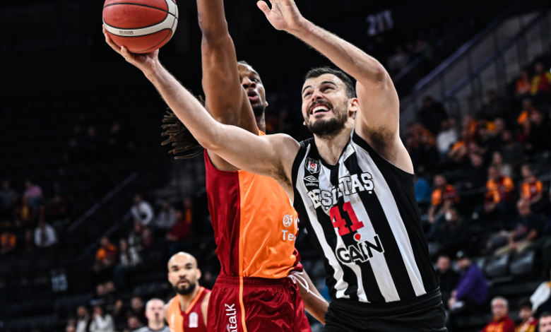 Beşiktaş Gain'e ikinci darbe 1 Türkiye Sigorta Basketbol Süper Ligi'nde geçen hafta evinde Fenerbahçe Beko'ya kaybeden Beşiktaş Gain, Galatasaray MCT Technic'e de mağlup oldu
