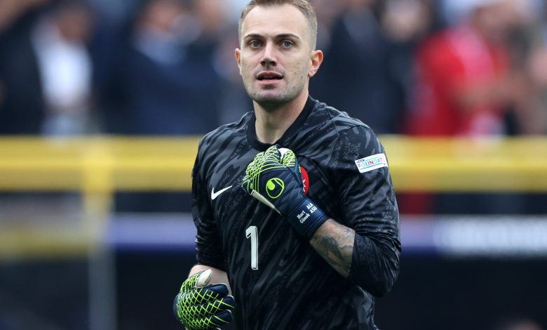 Beşiktaş'ta Mert Günok devri kapandı 1 Beşiktaş’ta bir süre önce kadro dışı bırakılan tecrübeli file bekçisi Mert Günok ile yollar ayrıldı