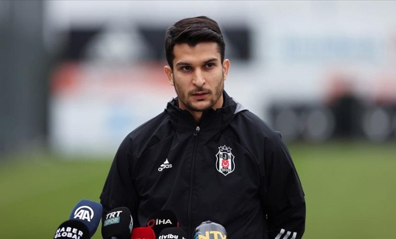 Necip Uysal futbolu bıraktı 1 Beşiktaş'ın önce kaptanlığını elinden aldığı ardından kadro dışı bıraktığı Necip Uysal kramponlarını asma kararı aldı