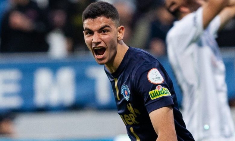 Beşiktaş'ın, Aston Villa'dan transfer ettiği stoper Yasin Özcan, akşam saat 20.40'da İstanbul'da olacak