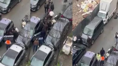 Beşiktaş'ta korkunç olay! 4 İstanbul Beşiktaş'ta trafikte yol verme meselesi yüzünden kavga çıktı. Sözlü tartışmanın kısa sürede büyümesiyle ortalık bir anda savaş alanına döndü