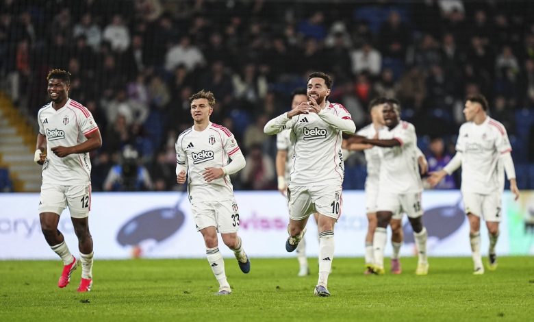 Beşiktaş, 90+7'de 3 puanı kaptı 1 Beşiktaş, Başakşehir deplasmanında 90+7. dakikada Mustafa Hekimoğlu'nun attığı golle 3-2 kazandı