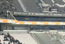 Veliefendi Hipodromu’nda protesto edilen Beşiktaş Başkanı Serdal Adalı, Konyaspor maçında taraftarla arasına bariyer koydurdu