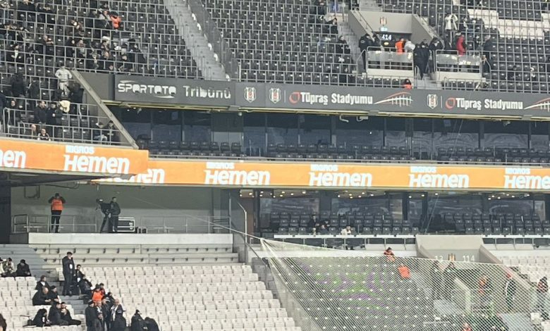 Veliefendi Hipodromu’nda protesto edilen Beşiktaş Başkanı Serdal Adalı, Konyaspor maçında taraftarla arasına bariyer koydurdu