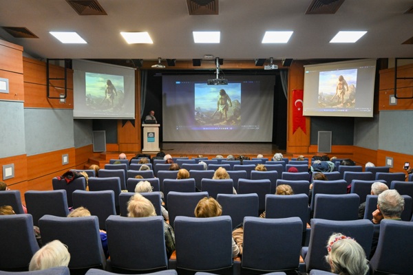 Beşiktaş Belediyesi, Yaşlılara Saygı Haftası dolayısıyla 65 yaş üstü ilçe sakinlerini farklı başlıklarda düzenlenen etkinliklerde bir araya getirdi.