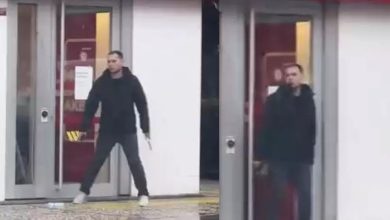 Beşiktaş’ta bankada soygun girişimi! 4 Beşiktaş Nispetiye Caddesi’ndeki bir bankaya silahla giren şüpheli, soygun girişiminde bulundu.